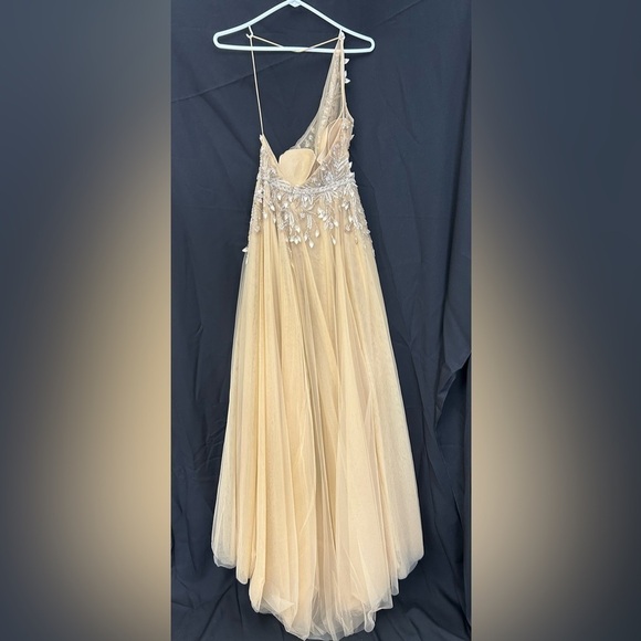 Mac Duggal 11210 NWOT EMBELLISHED ONE SHOULDER A LINE GOWN - Picture 5 of 8